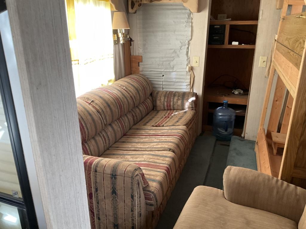 (284)1998 TRAVEL SUPREME 40' CAMPER