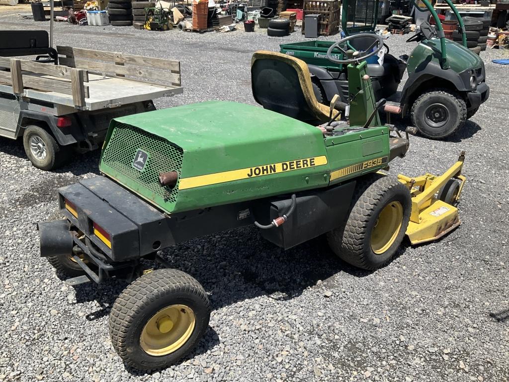 (21)JOHN DEERE F935 LAWN MOWER