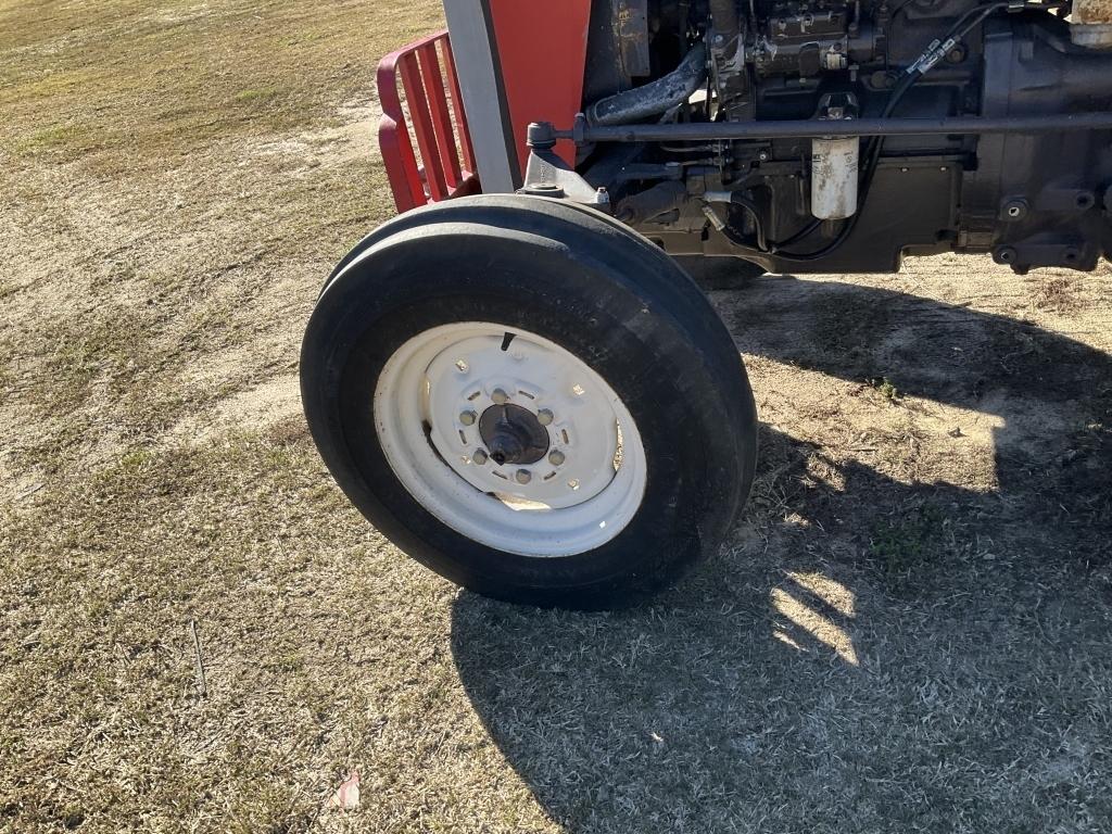 (46)MASSEY FERGUSON 240