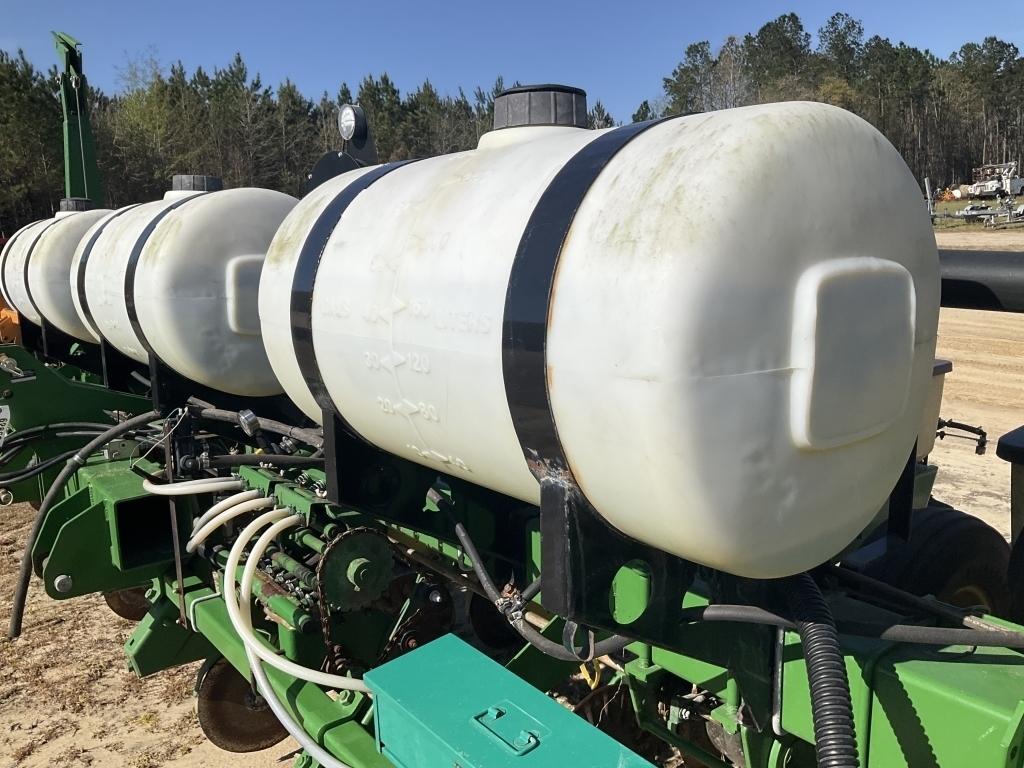 (736)JOHN DEERE 7000 6 ROW PLANTER - 3PT HITCH