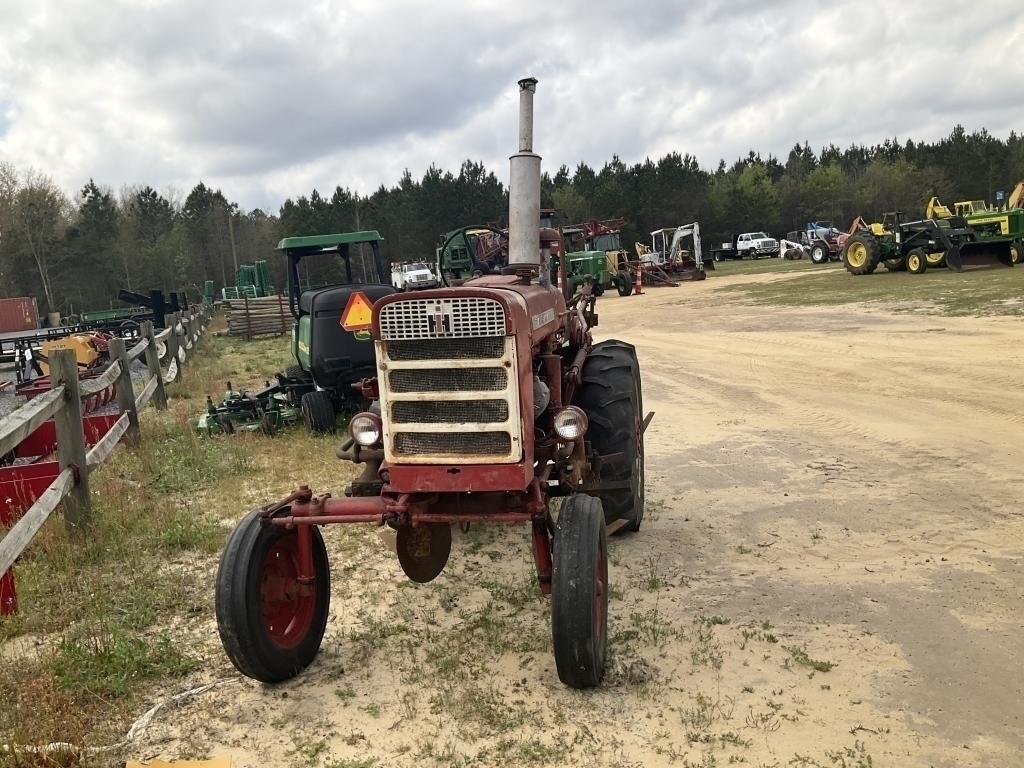 (229)MCCORMICK FARMALL 140