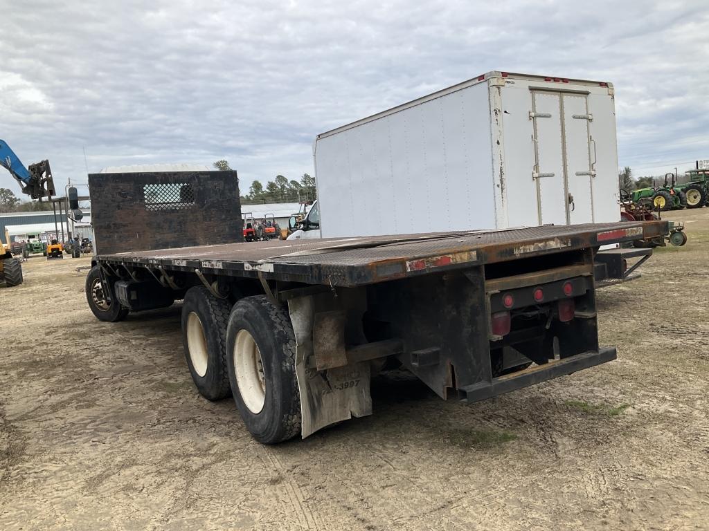 (233)2007 CHEVROLET T8500 FLAT BED TRUCK