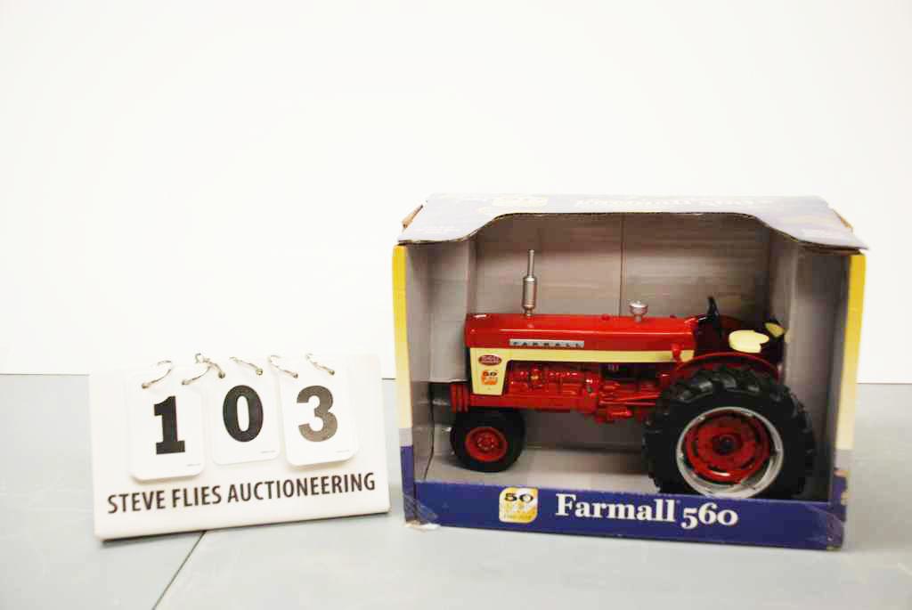 Case IH Farmall 560 Tractor