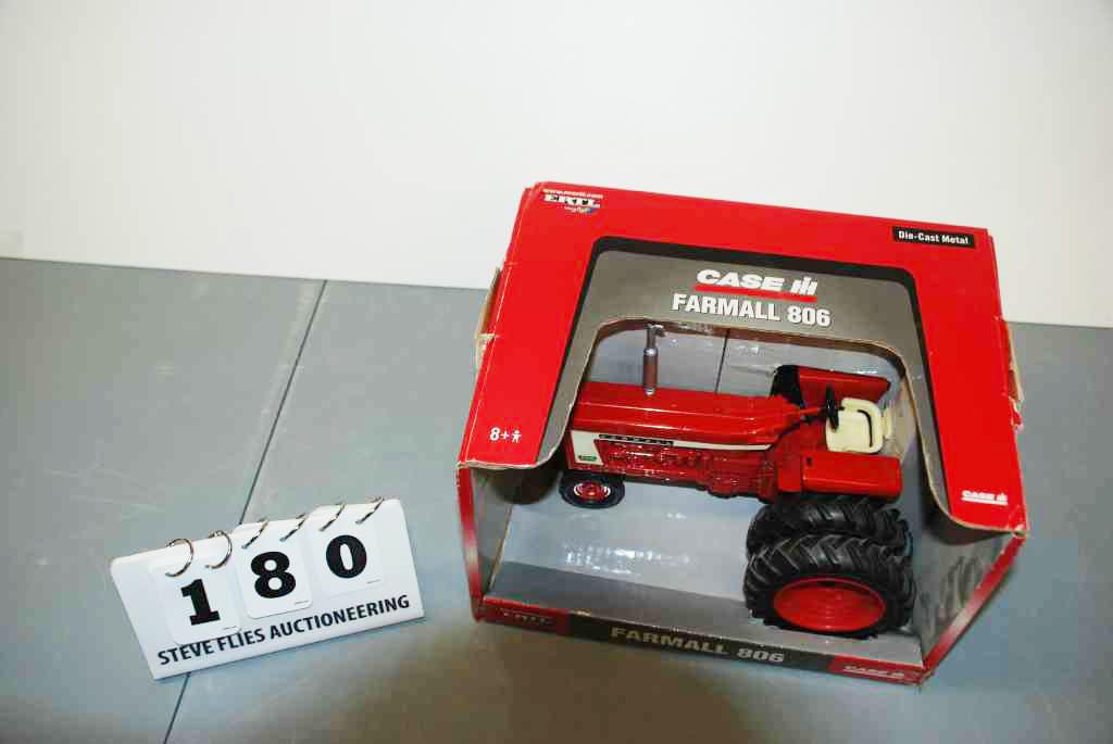 Case IH Farmall 806 Tractor - Ertl