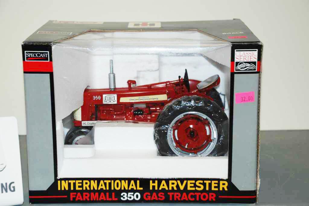 IH Farmall 350 Gas Tractor - SpecCast - Classic Series