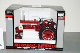 IH Farmall 504 Gas Tractor w/Clam Shell Fenders - SpecCast - Classic Series