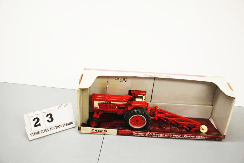 Case IH Farmall 706 Tractor w/Plow - Dealer Edition - Ertl