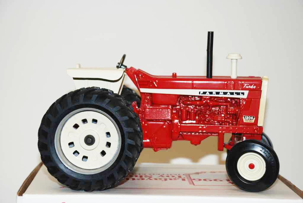 IH Farmall 1206 Turbo Diesel WF Tractor