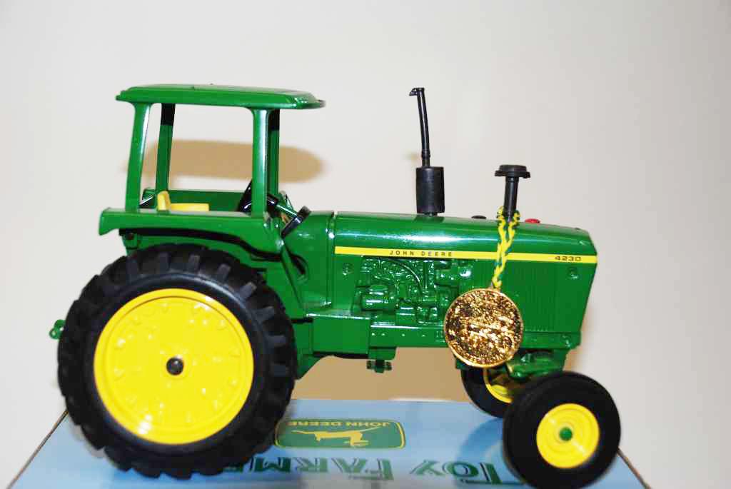 John Deere 4230 WF Diesel Tractor w/4-Post Roll Gard - Toy Farmer