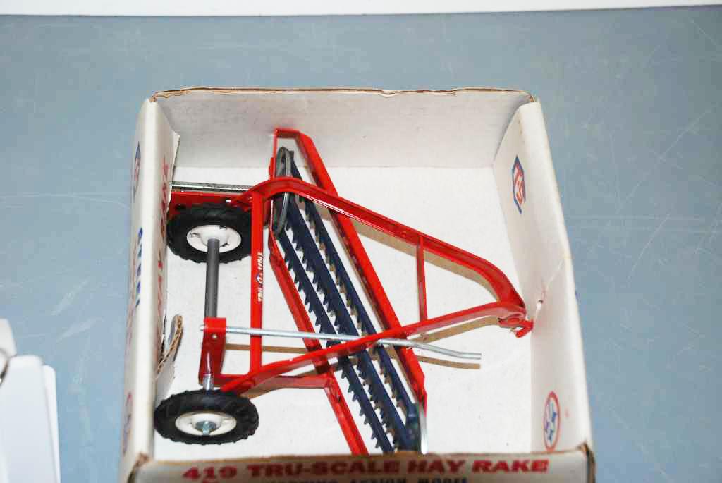 Steel Tru-Scale 419 Side Delivery Rake