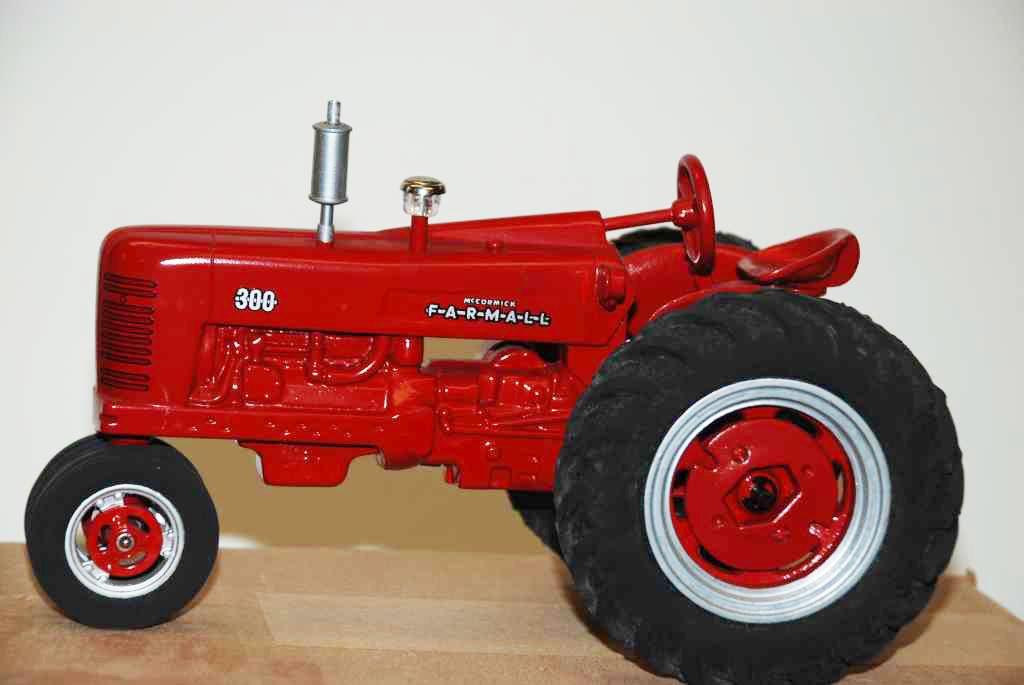 Freheit McCormick Farmall 300 NF Tractor