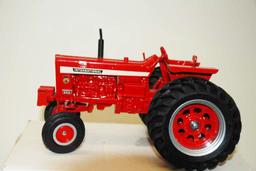 Farmall 856 Collector Edition - 2006 Iowa FFA