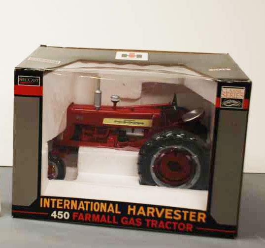 IH 450 Farmall Gas Tractor - SpecCast - Classic Series