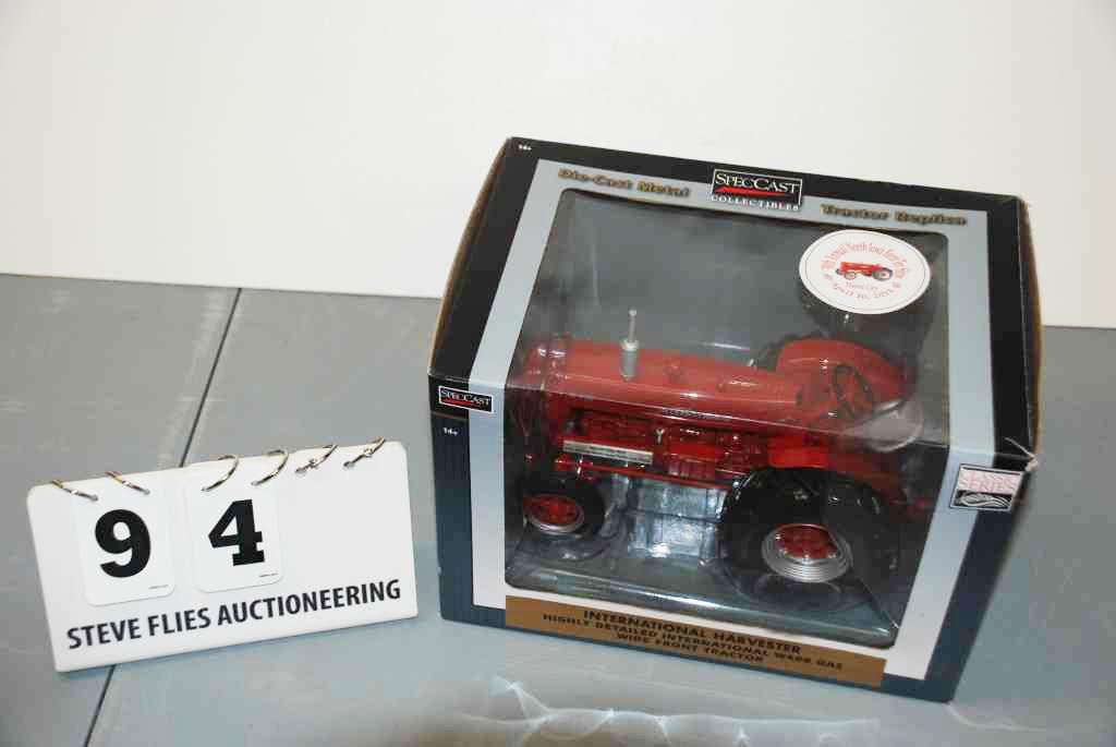 IH W400 Gas WF Tractor - SpecCast - Classic Series - Highly Detailed