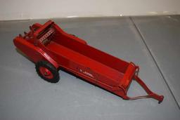 IH Spreader 1950's Carter - 1/16 Scale (No Box)