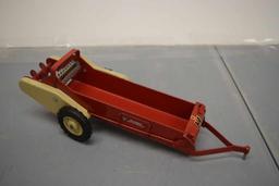 IH Spreader 1960 Carter - 1/16 Scale (No Box)