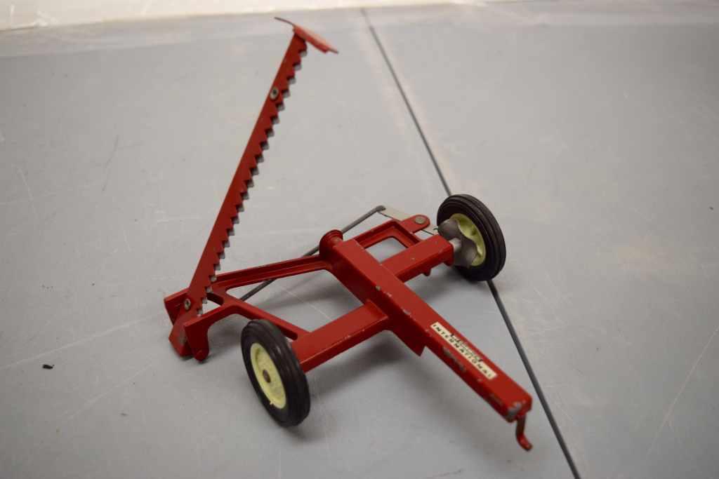 IH Hay Mower 1967 - Ertl 1/16 Scale (No Box)