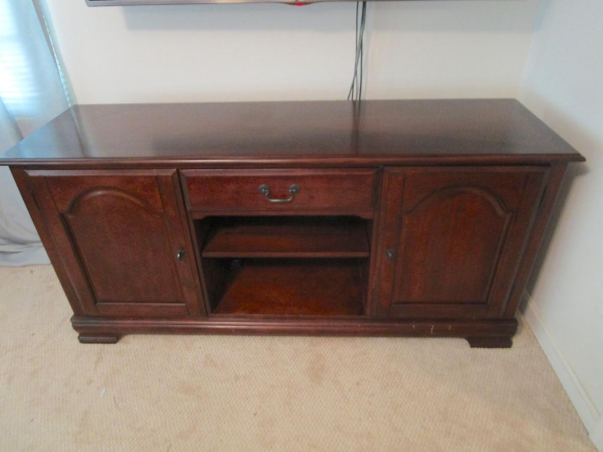 Entertainment Buffet Console