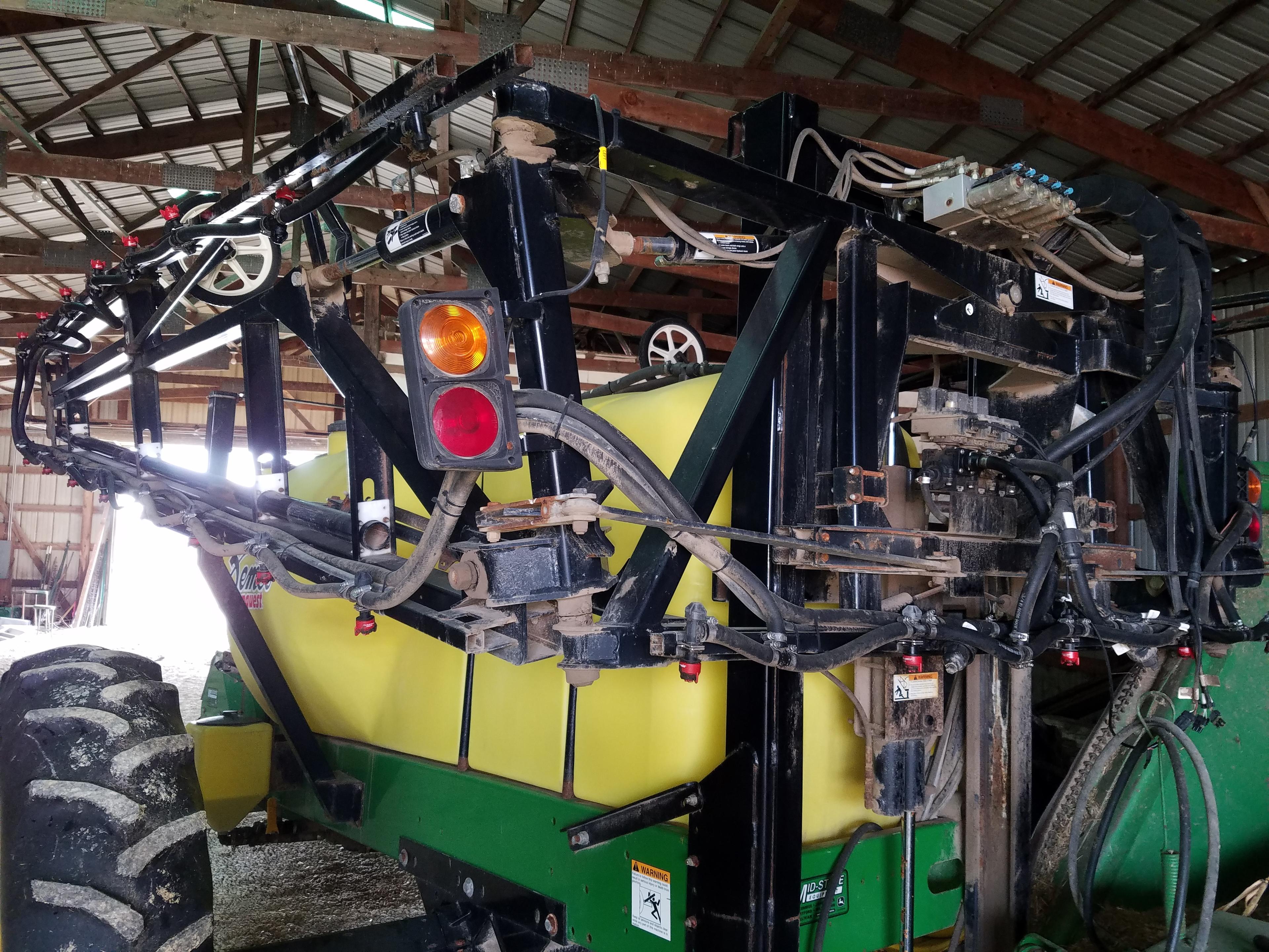 2005 Demco Conquest 1100 Gal. Sprayer