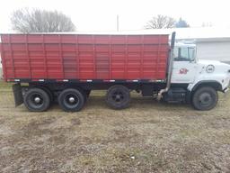 1983 Ford 9000 w/ 20’ Grain Box