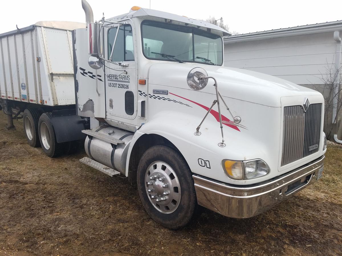 1999 International Nava Star Model 9400 6x4 Semi Tractor