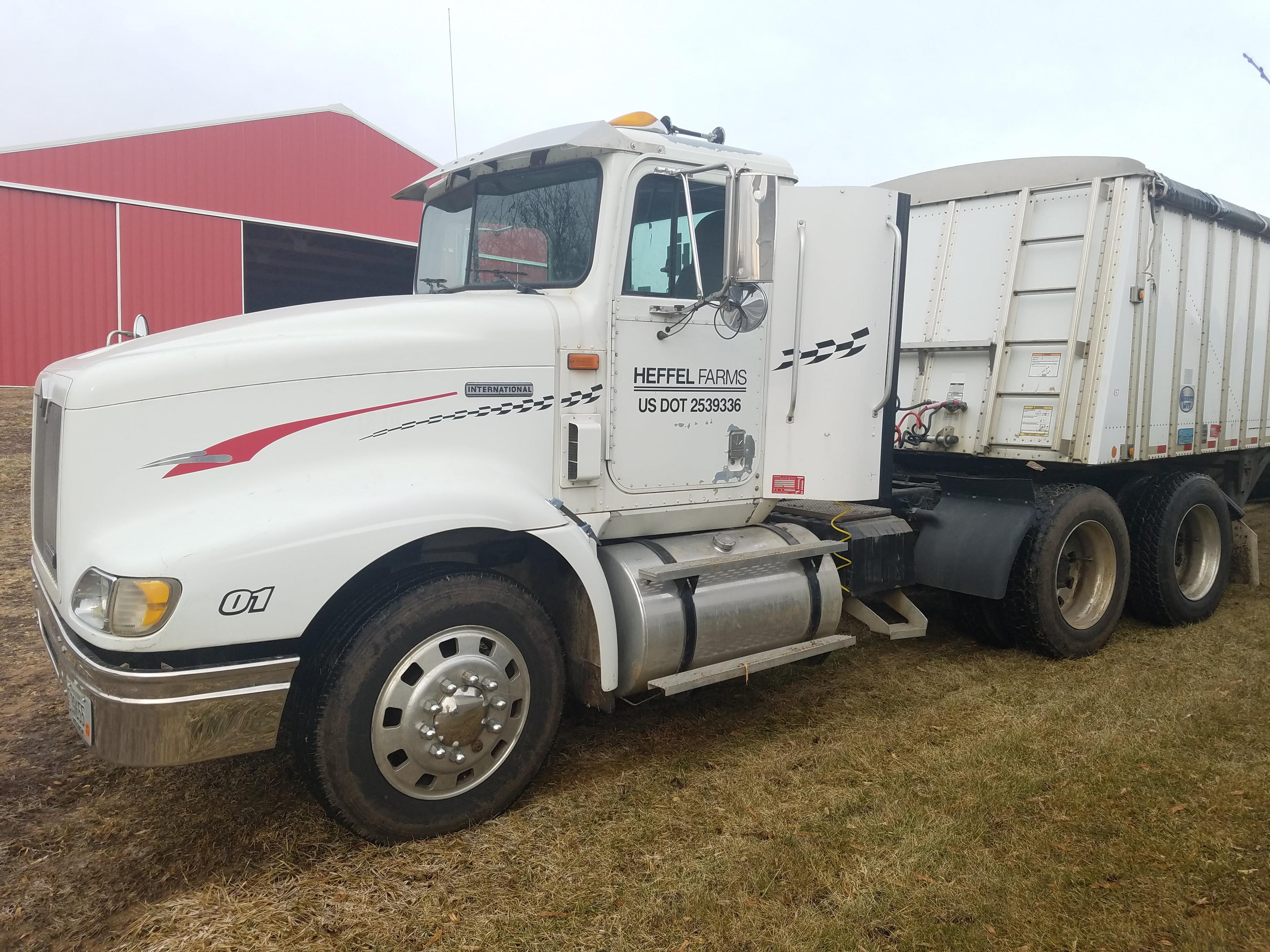 1999 International Nava Star Model 9400 6x4 Semi Tractor