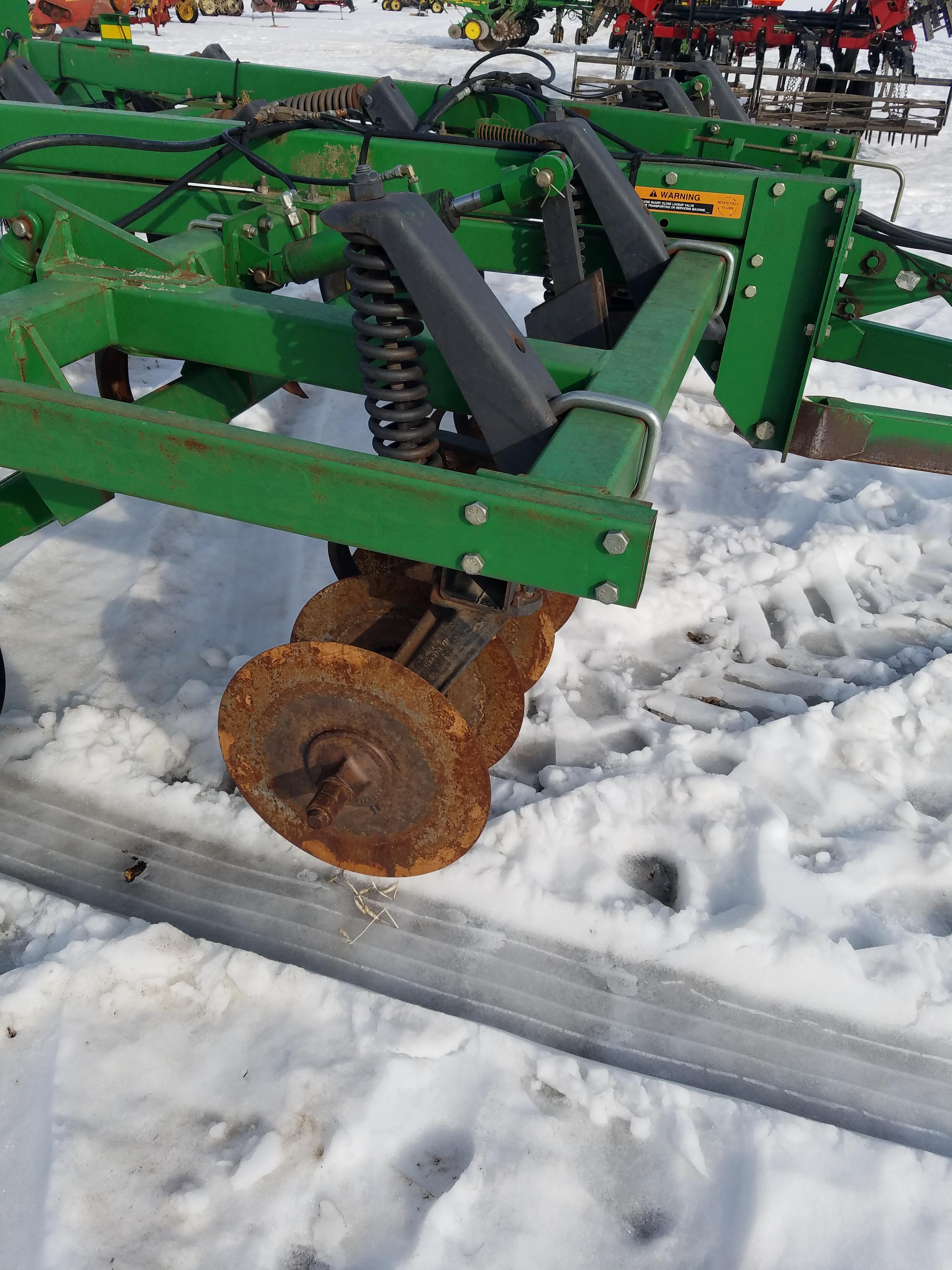 John Deere 714, 9 Shank, 14' Chisel Plow