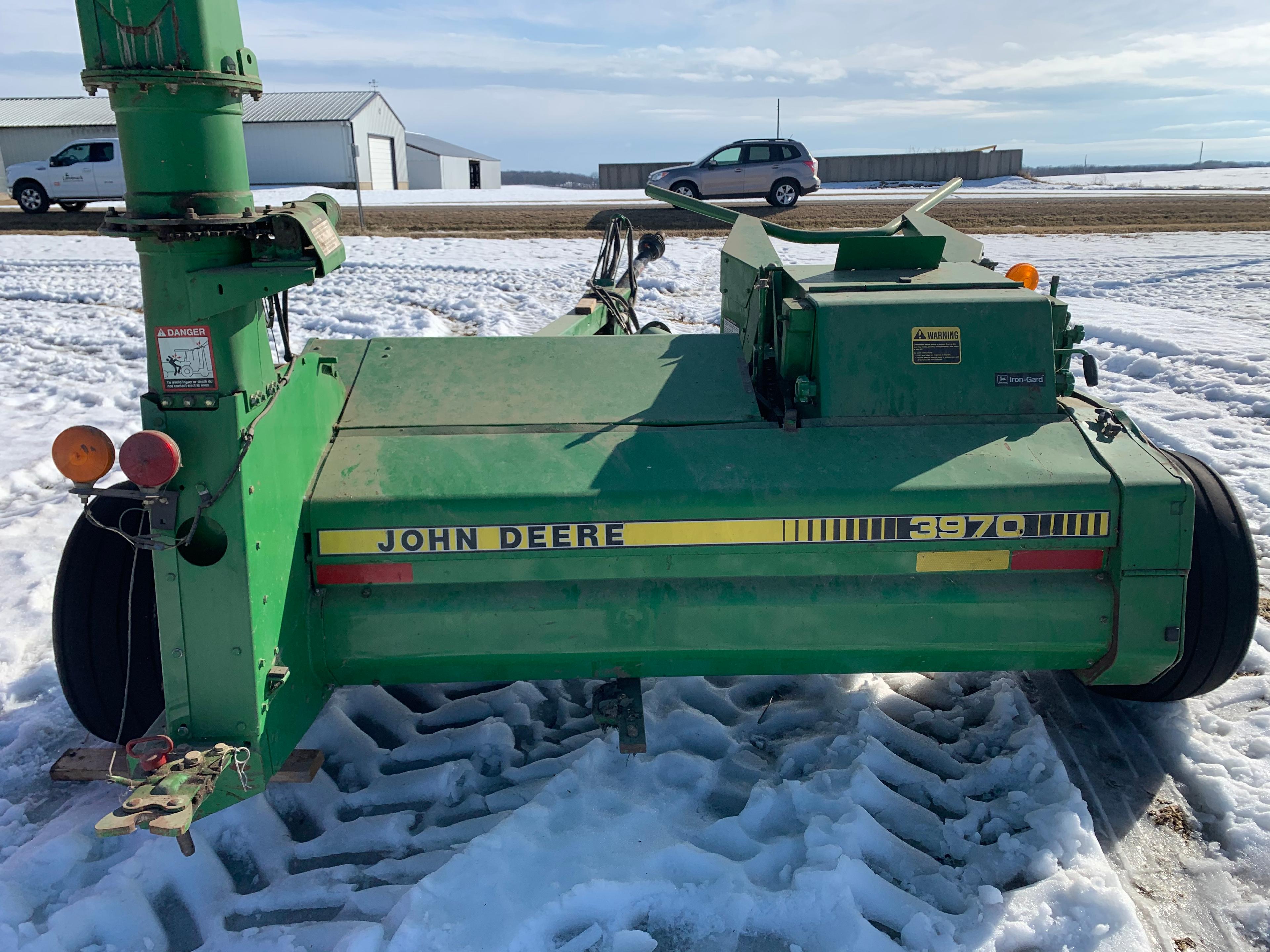 John Deere 3970 Forage Chopper w/ 3 Yr. Old 2 Row Narrow Corn Head