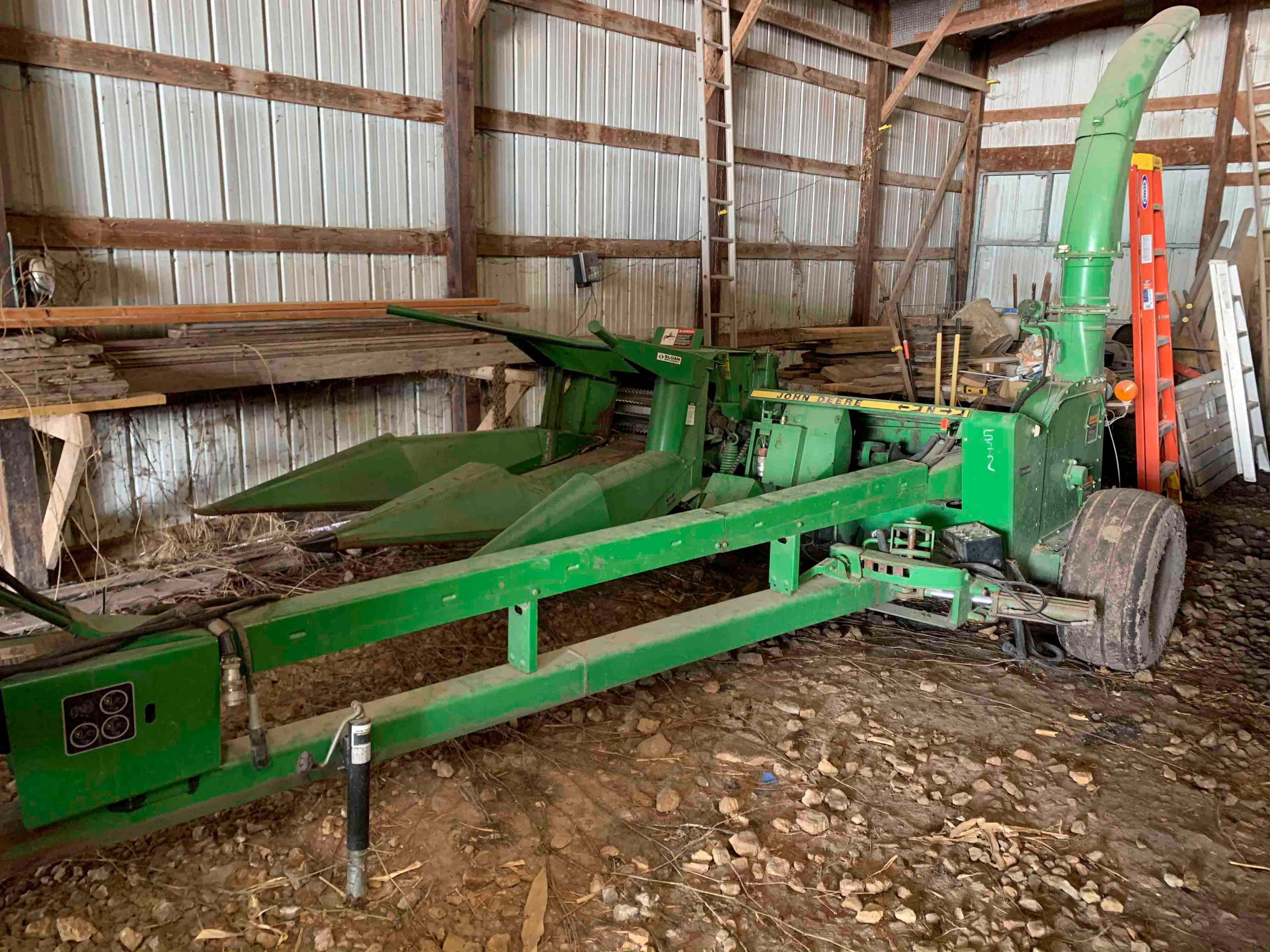 John Deere 3970 Forage Chopper w/ 3 Yr. Old 2 Row Narrow Corn Head