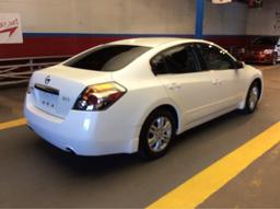 2010 Nissan Altima ONLY 87K MILES!