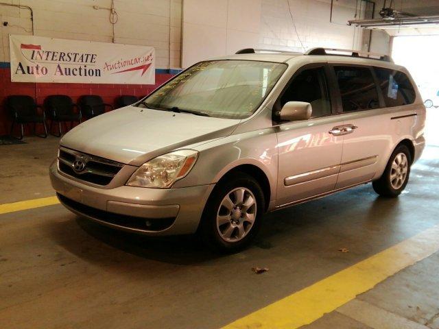 2007 Hyundai Entourage *LOW RESERVE!*