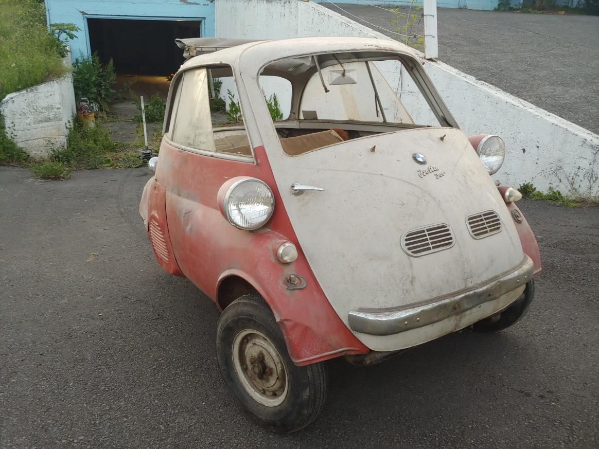 1957 BMW Isetta 300 Sliding Window MotoCoupe “Deluxe” NO RESERVE