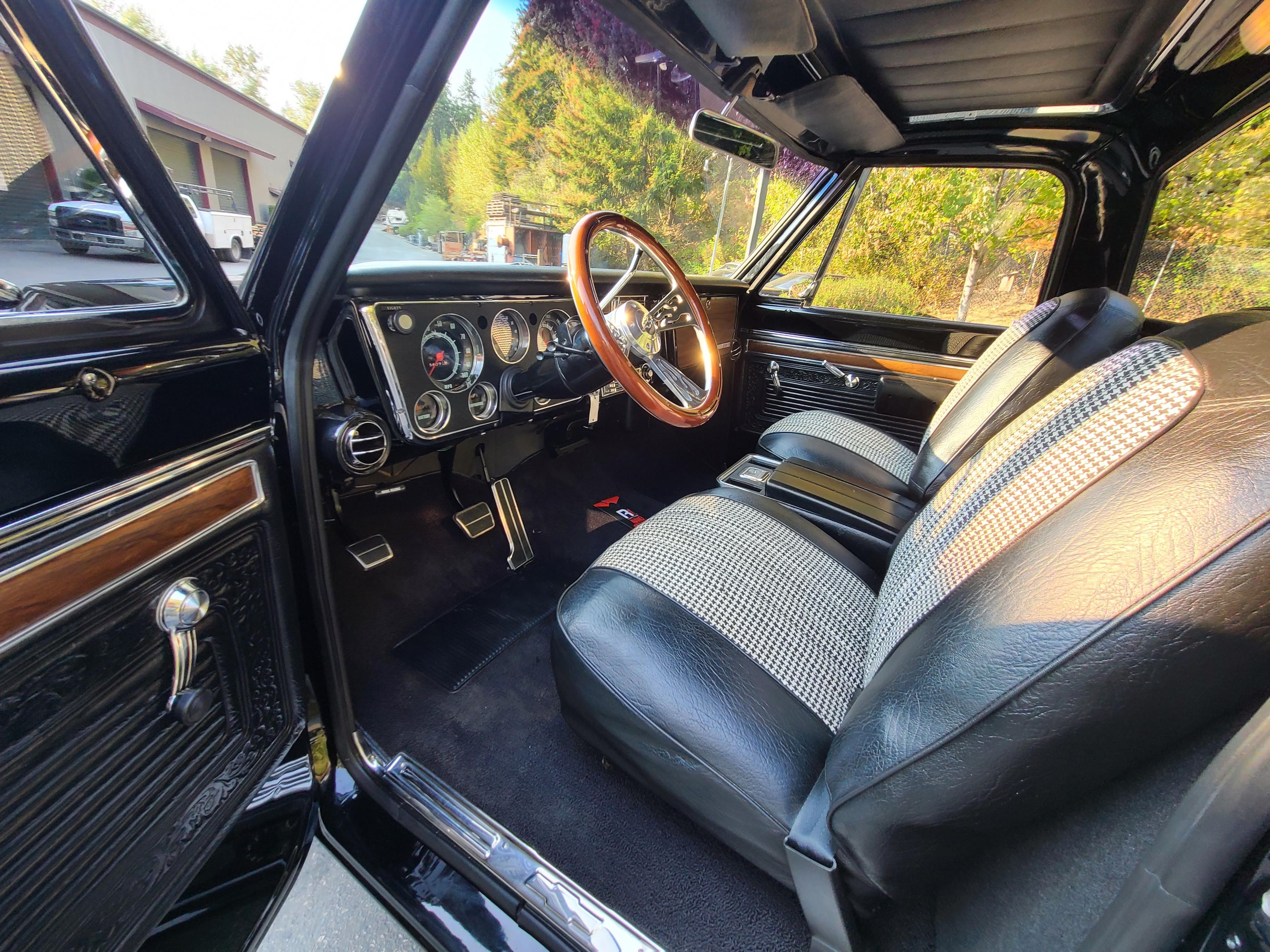 Lot 325- 1970 Chevrolet CST/10 Short Bed Pickup