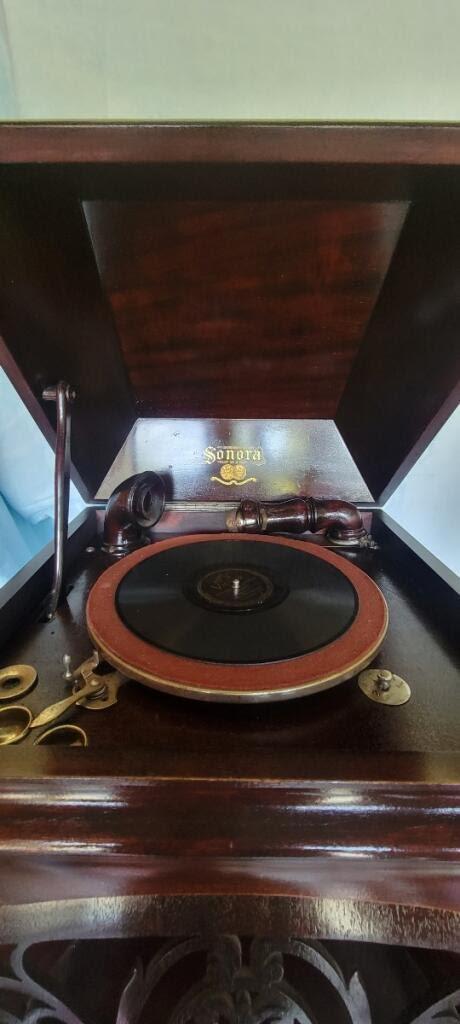 1916 Sonora Phonograph