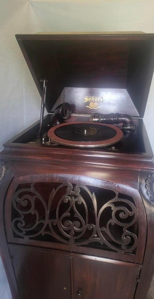 1916 Sonora Phonograph