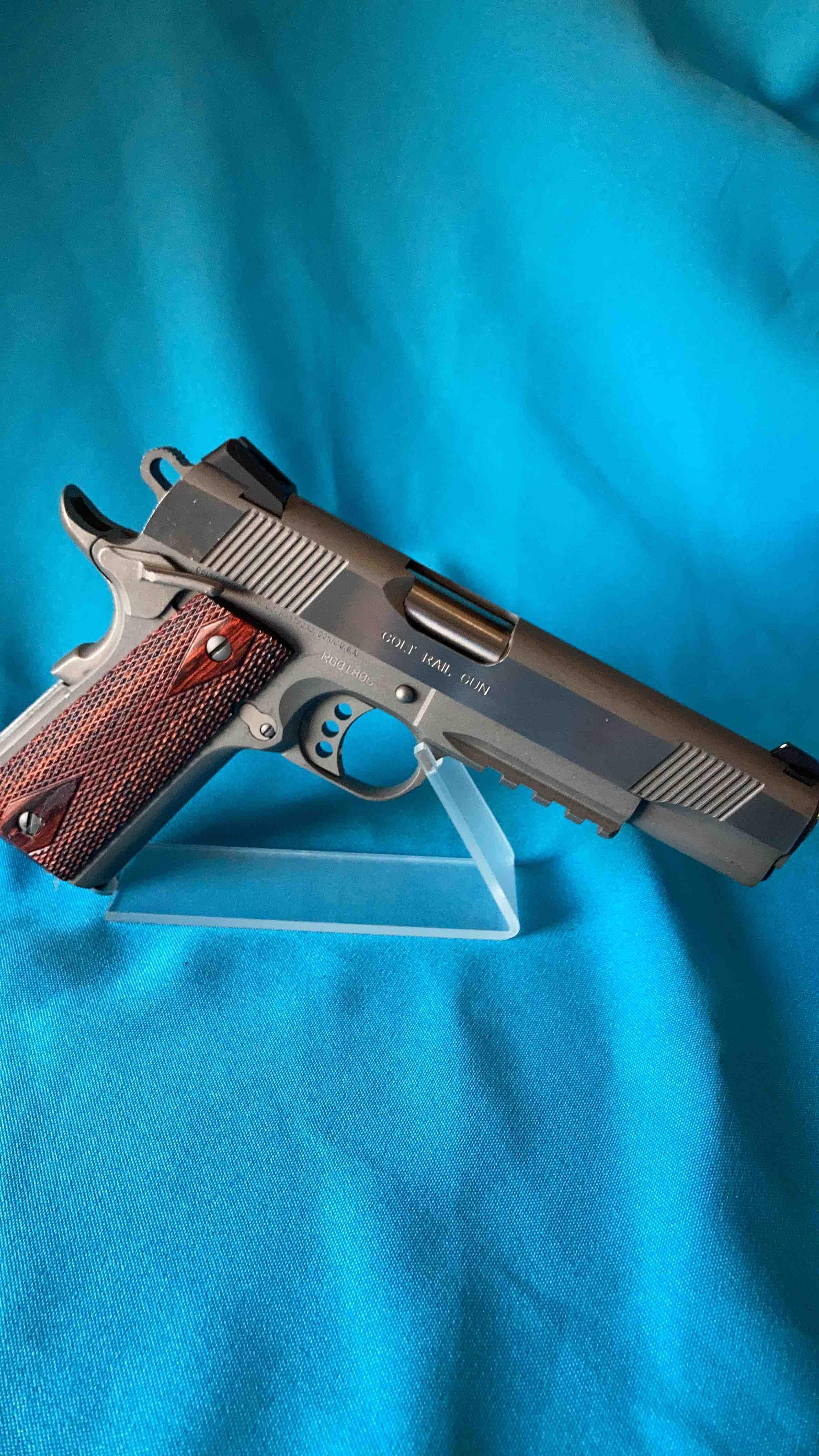 Colt government 1911 s/n RG01806 45 pistol