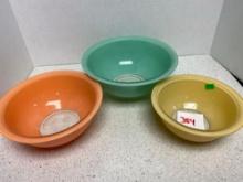 Vintage Pyrex Glass Mixing Bowl Set
