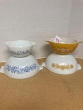 Pyrex 4 Cinderella mixing bowls
