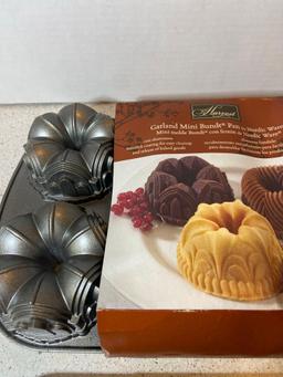 Nordic ware harvest garland mini Bundt pan and petits fours baking pan