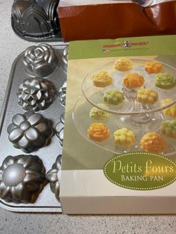 Nordic ware harvest garland mini Bundt pan and petits fours baking pan