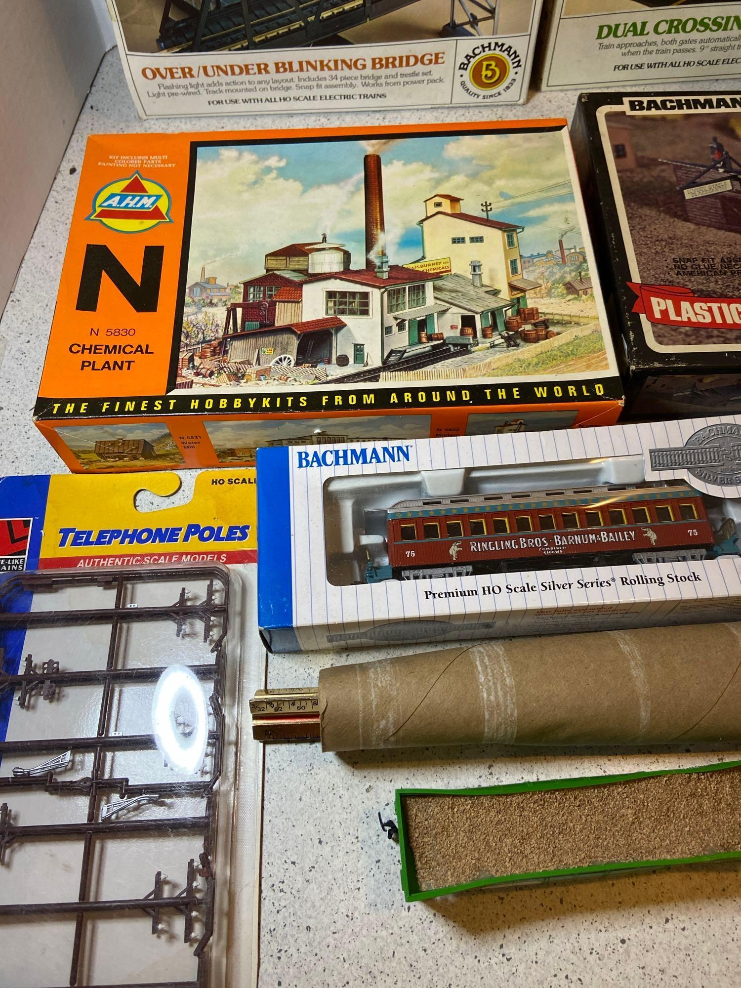 Model train accessories kits cars rails and more
