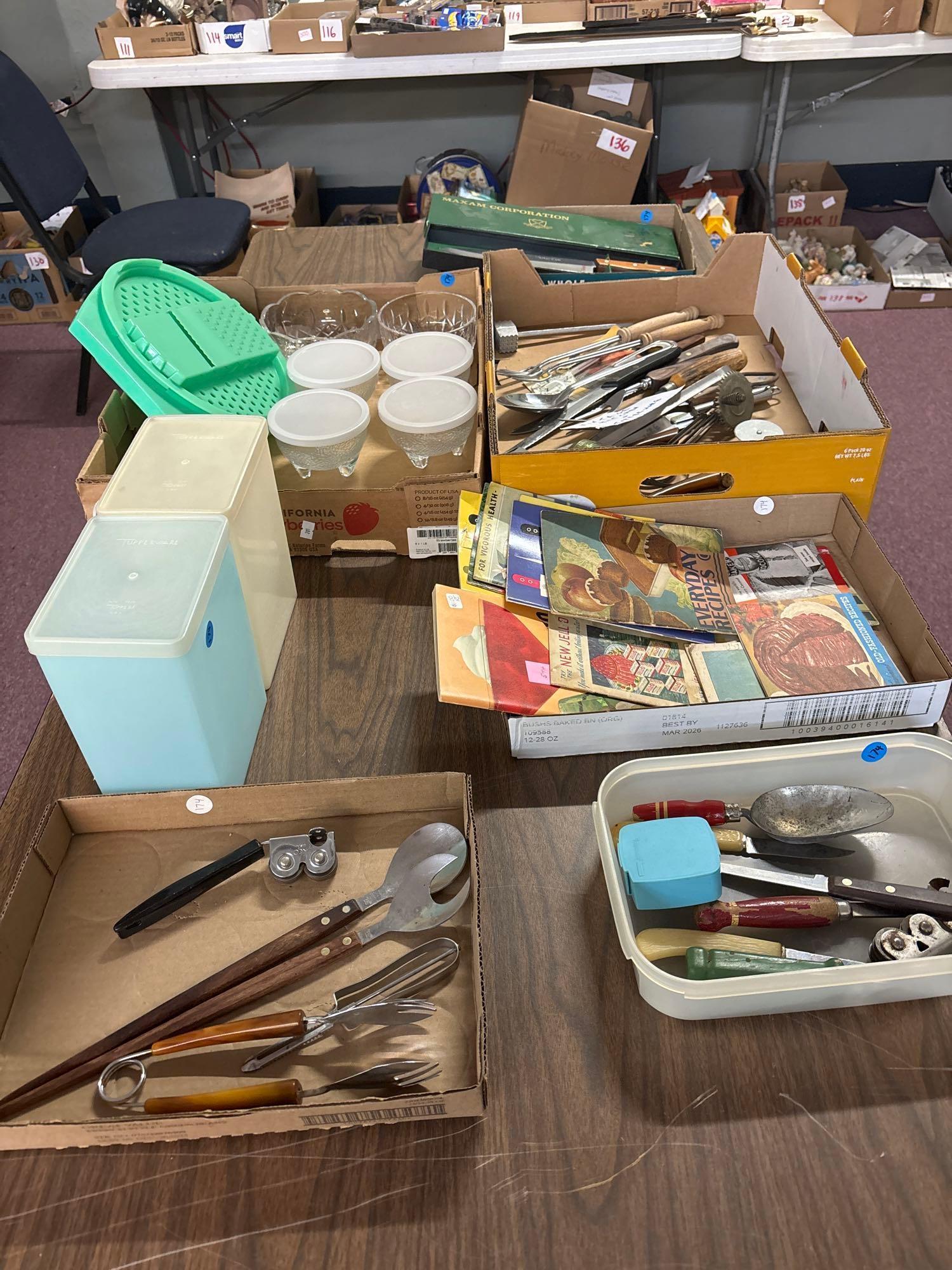 vintage kitchen and Tupperware large lot