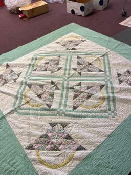 antique handmade basket quilt approximately a full size