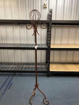 Metal coat rack with finial top