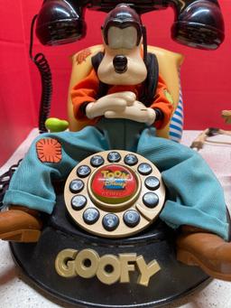 Disney goofy telephone and wagon lamp missing a wheel