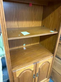 Oak bookshelf with two doors, five shelves