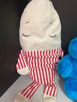 Vintage plush toys and dolls