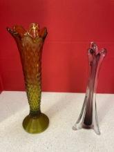 2 swung vases