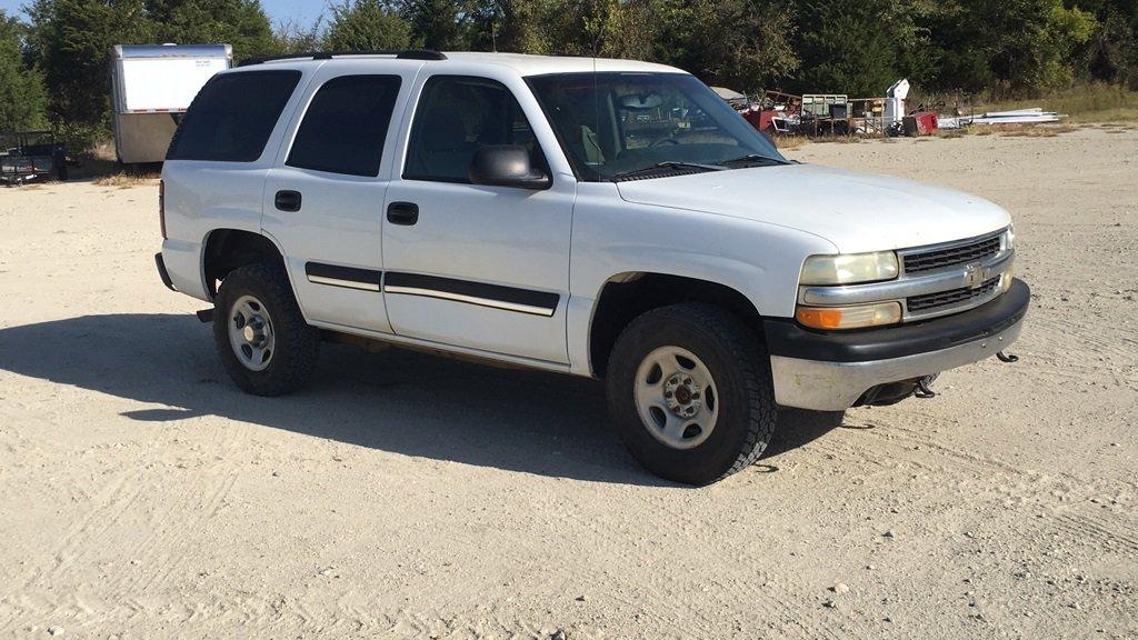 2004 CHEVROLET TAHOE SUV;