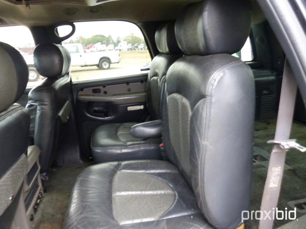 2001 CHEVROLET TAHOE SUV;